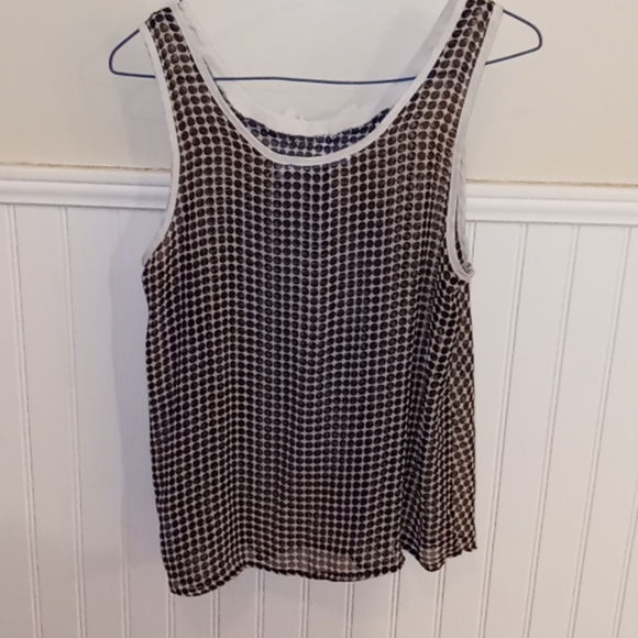 Cute sleeveless top with bow detail - Picture 3 of 4